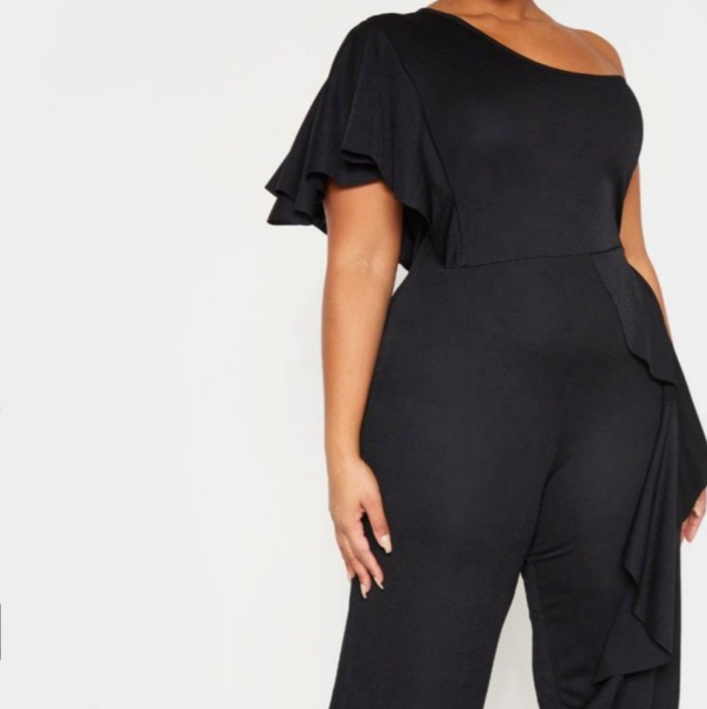 PRETTY LITTLE THING Black one shoulder jumpsuit